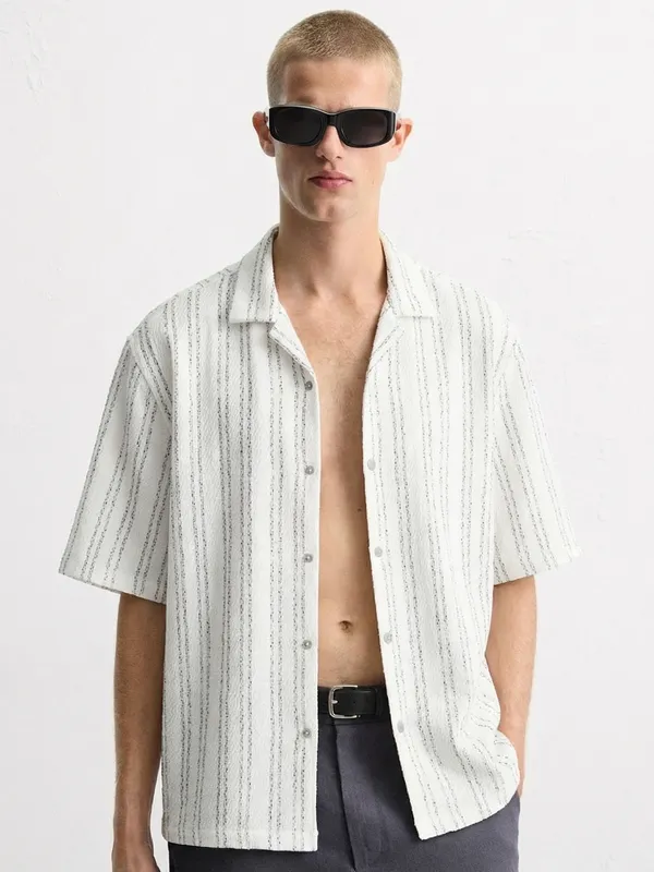 Highlander Men White Self Design Boxy Fit Casual Shirt