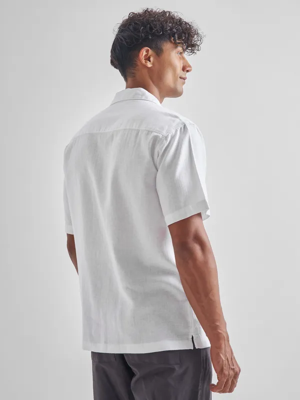 Highlander Men White Solid Relaxed Fit Casual Shirt