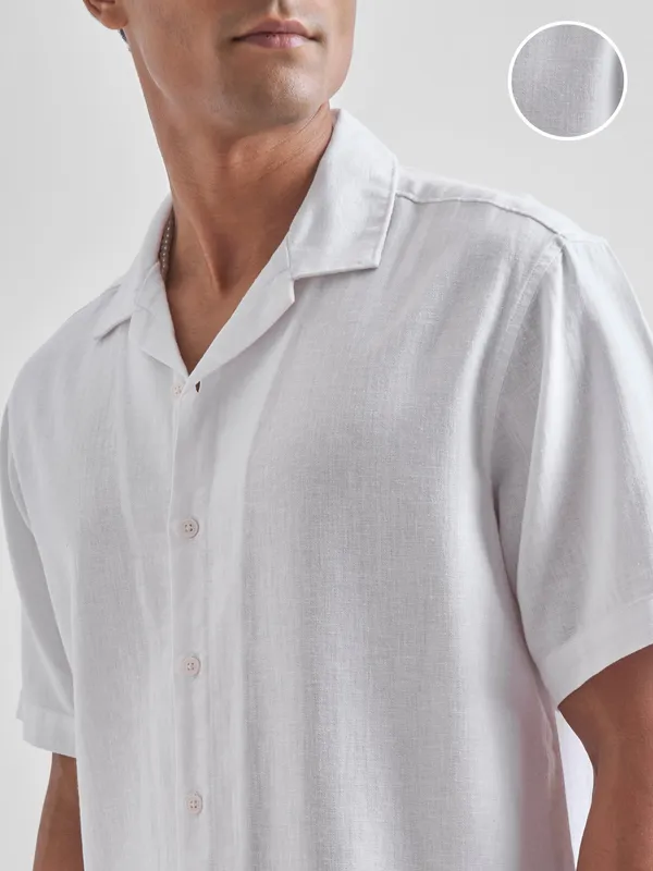 Highlander Men White Solid Relaxed Fit Casual Shirt