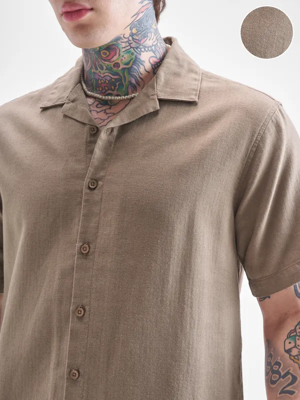 Highlander Men Beige Self Design Relaxed Fit Casual Shirt