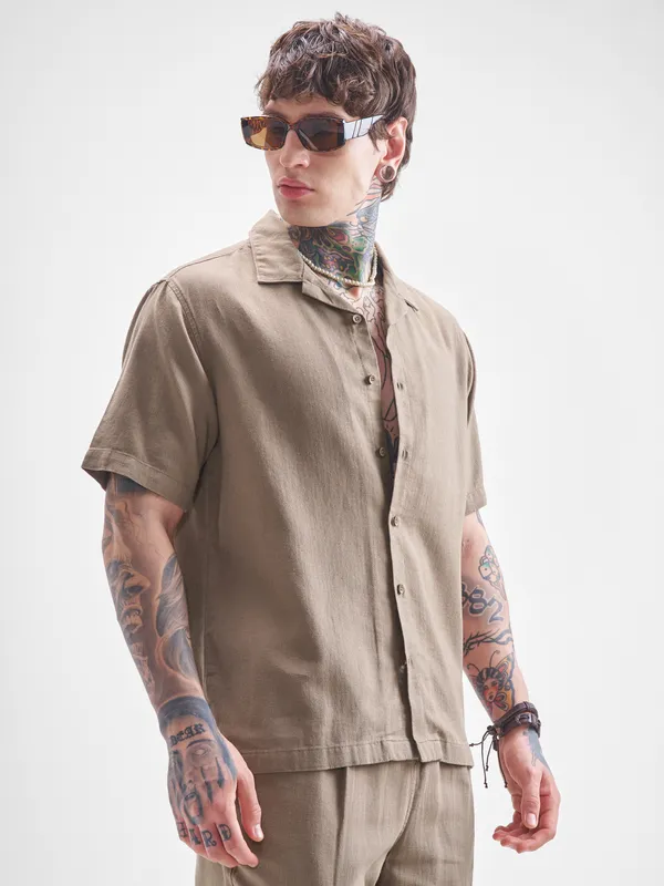 Highlander Men Beige Self Design Relaxed Fit Casual Shirt