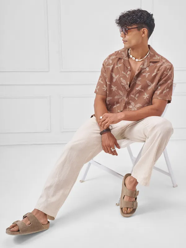 Highlander Men Cream Printed Relaxed Fit Casual Shirt