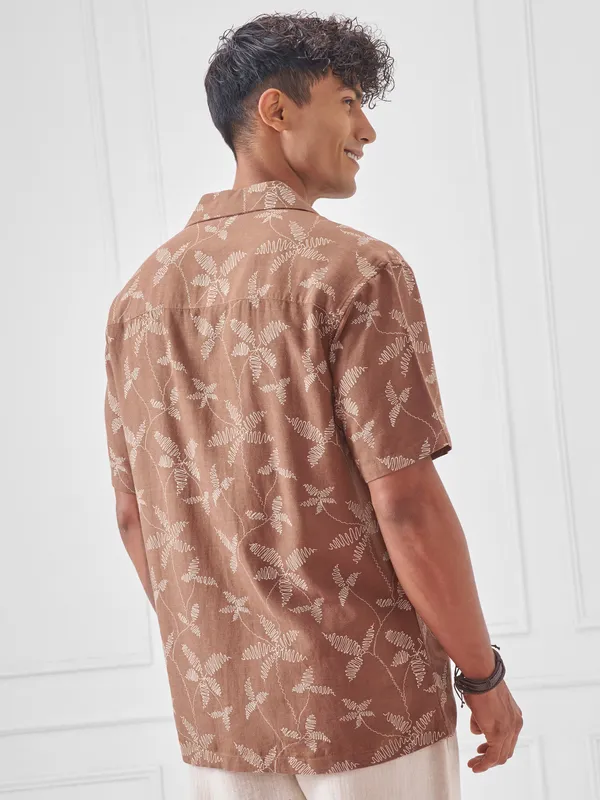 Highlander Men Cream Printed Relaxed Fit Casual Shirt