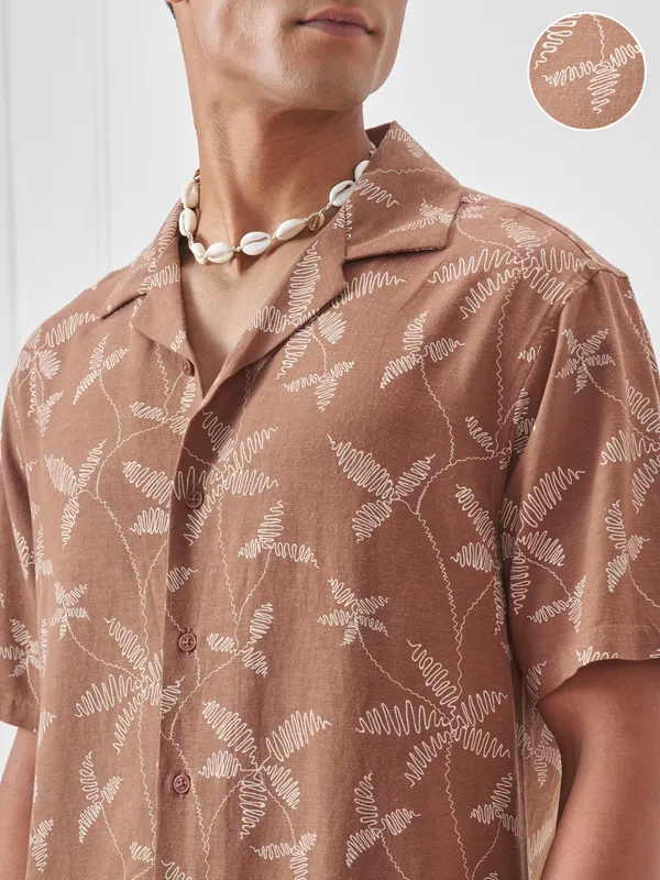 Highlander Men Cream Printed Relaxed Fit Casual Shirt