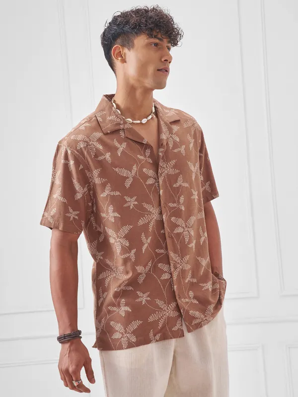 Highlander Men Cream Printed Relaxed Fit Casual Shirt