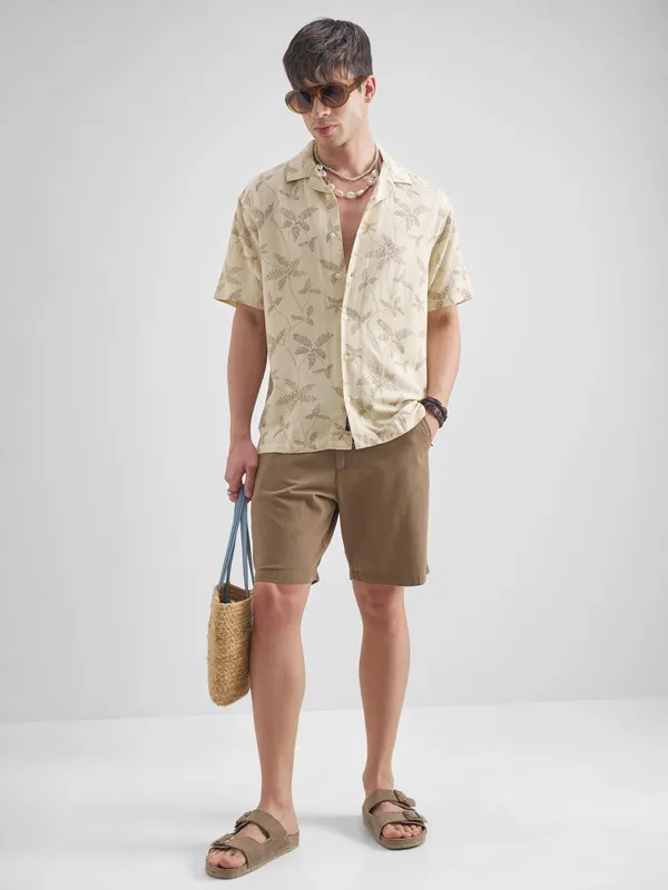 Highlander Men Cream Printed Relaxed Fit Casual Shirt