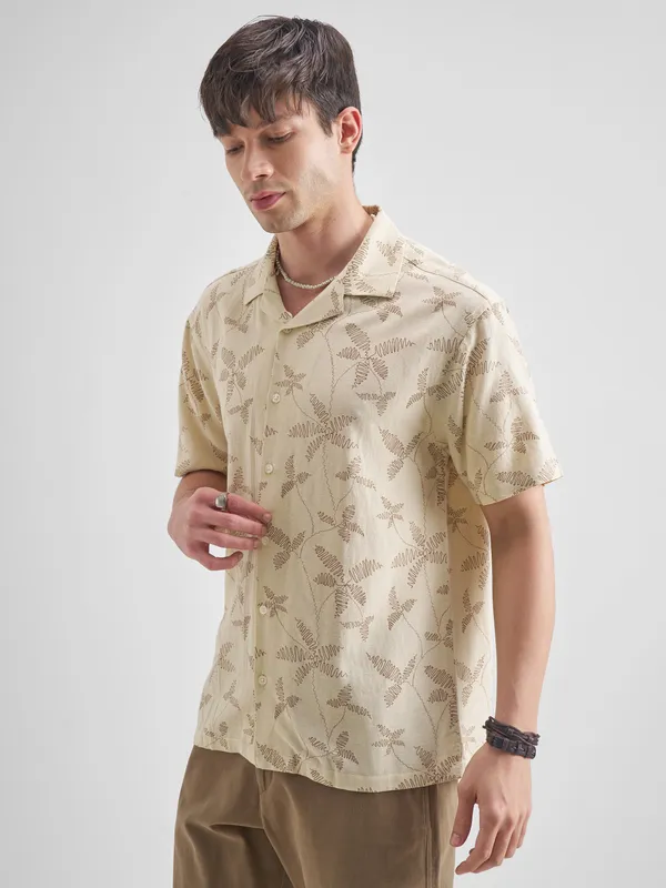 Highlander Men Cream Printed Relaxed Fit Casual Shirt
