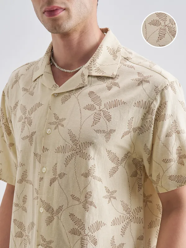 Highlander Men Cream Printed Relaxed Fit Casual Shirt
