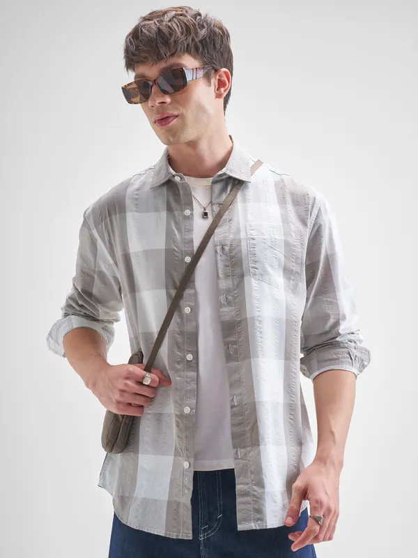 Highlander Men Grey Checked Relaxed Fit Casual Shirt