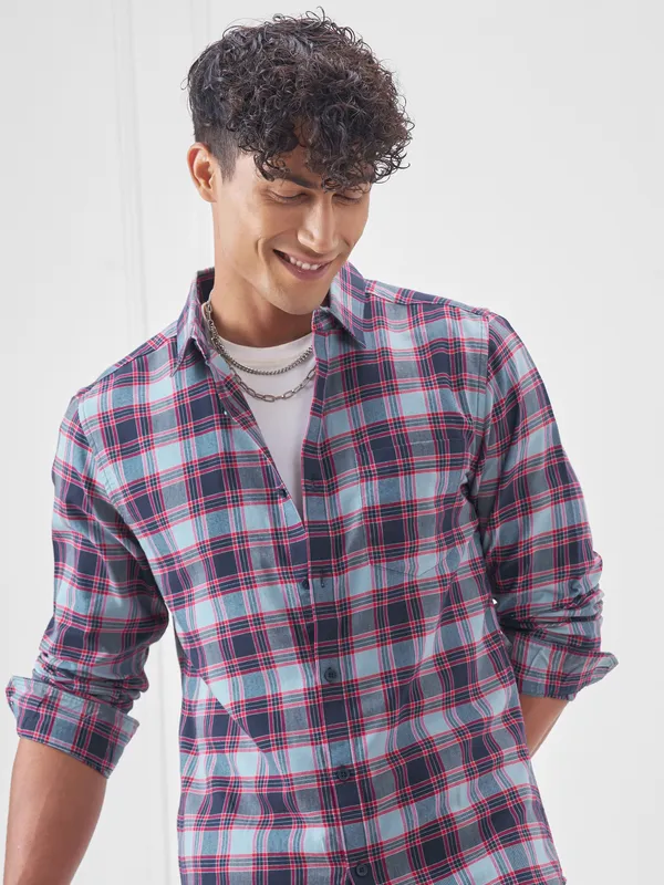 Highlander Men Navy Blue Checked Slim Fit Casual Shirt