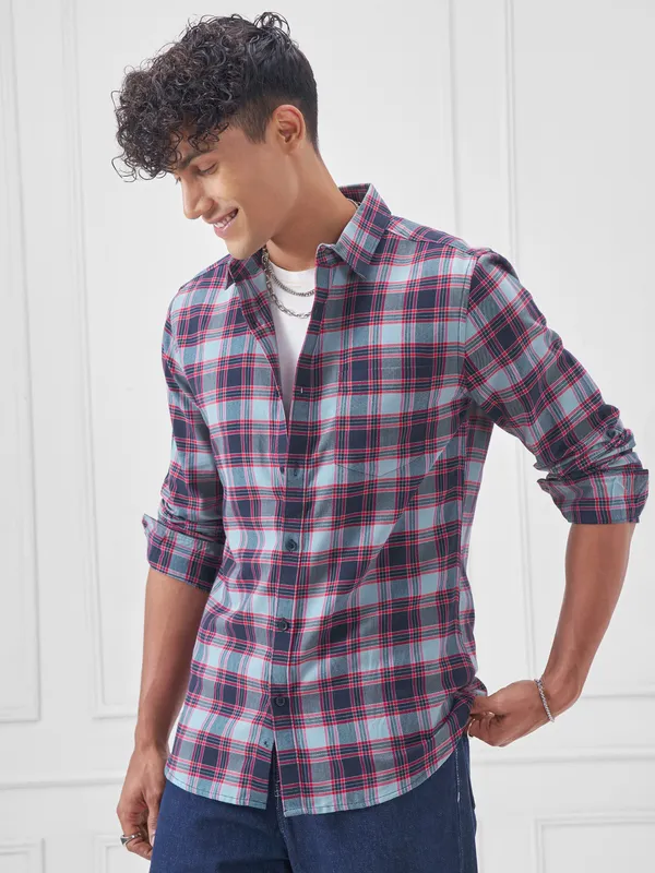 Highlander Men Navy Blue Checked Slim Fit Casual Shirt