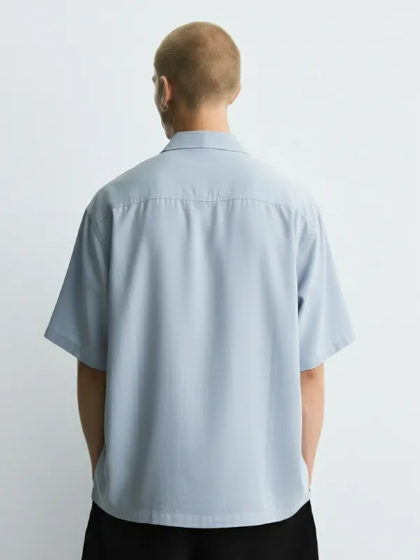 Highlander Men Blue Solid Boxy Fit Casual Shirt