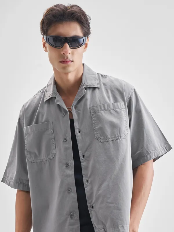 Highlander Men Grey Solid Boxy Fit Casual Shirt