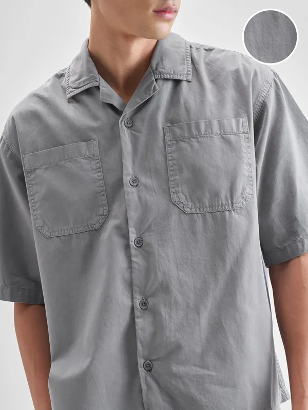 Highlander Men Grey Solid Boxy Fit Casual Shirt