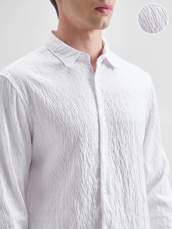 Highlander Men White Crushed Slim Fit Casual Shirt