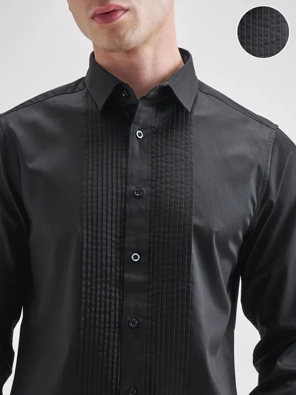 Highlander Men Black Solid Slim Fit Casual Shirt
