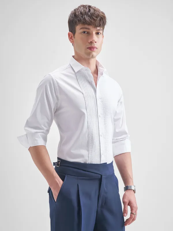 Highlander Men White Solid Slim Fit Casual Shirt