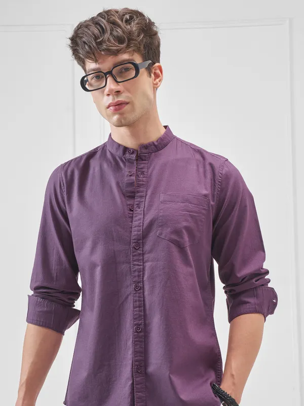 Highlander Men Purple Solid Slim Fit Casual Shirt