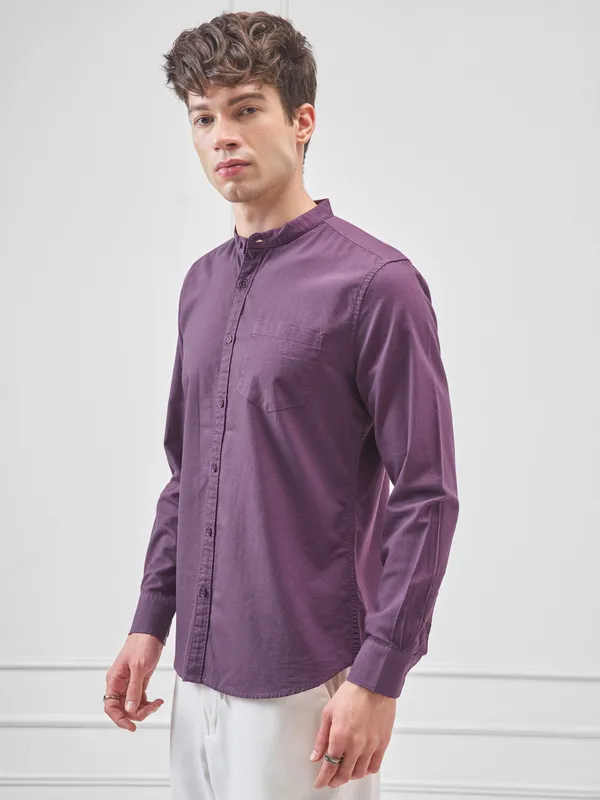 Highlander Men Purple Solid Slim Fit Casual Shirt