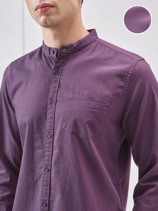 Highlander Men Purple Solid Slim Fit Casual Shirt