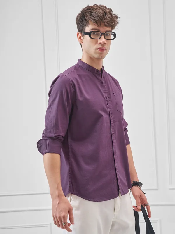 Highlander Men Purple Solid Slim Fit Casual Shirt