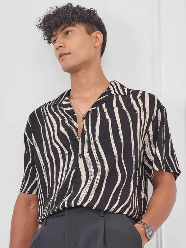 Highlander Men Black Printed Relaxed Fit Casual Shirt