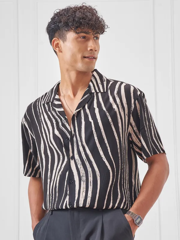 Highlander Men Black Printed Relaxed Fit Casual Shirt