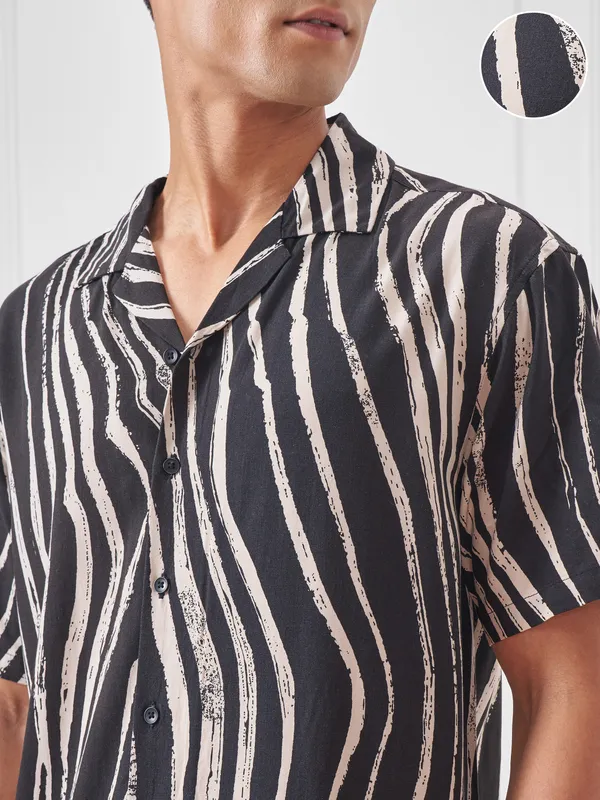 Highlander Men Black Printed Relaxed Fit Casual Shirt