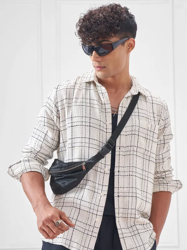 Highlander Men Cream Checked Relaxed Fit Casual Shirt
