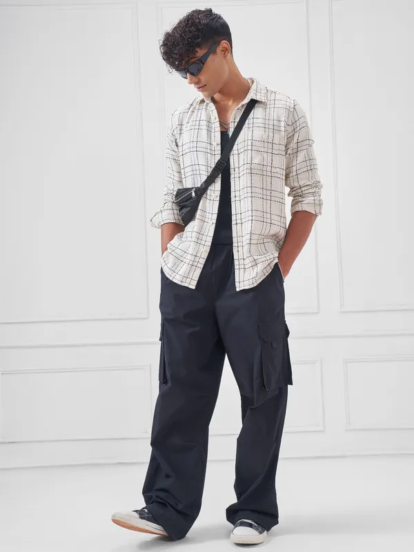 Highlander Men Cream Checked Relaxed Fit Casual Shirt