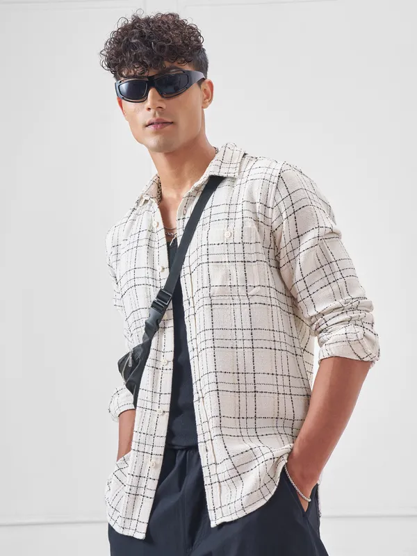 Highlander Men Cream Checked Relaxed Fit Casual Shirt