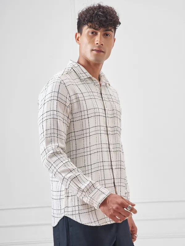 Highlander Men Cream Checked Relaxed Fit Casual Shirt