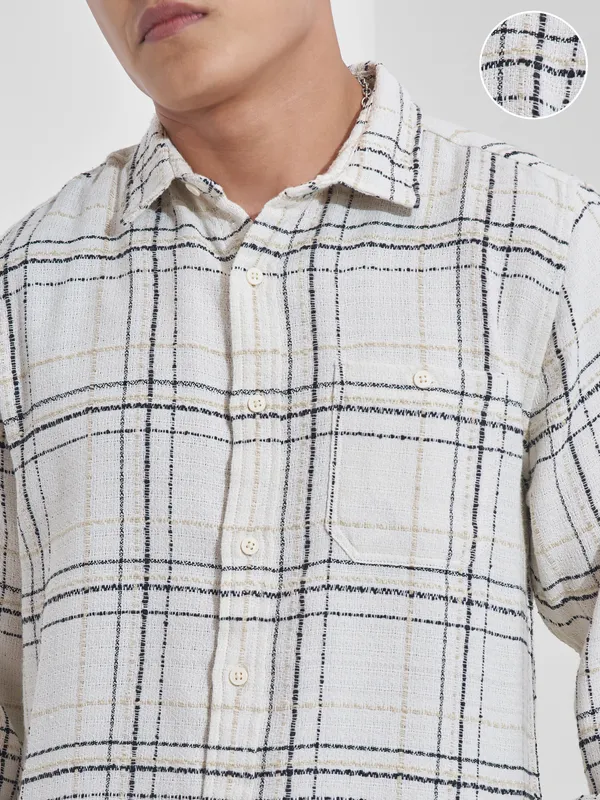 Highlander Men Cream Checked Relaxed Fit Casual Shirt