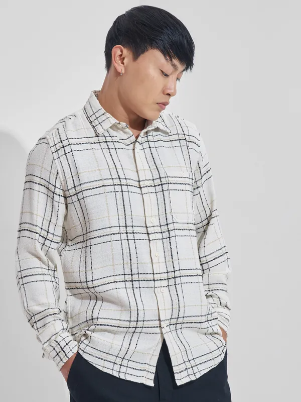 Highlander Men Cream Checked Relaxed Fit Casual Shirt
