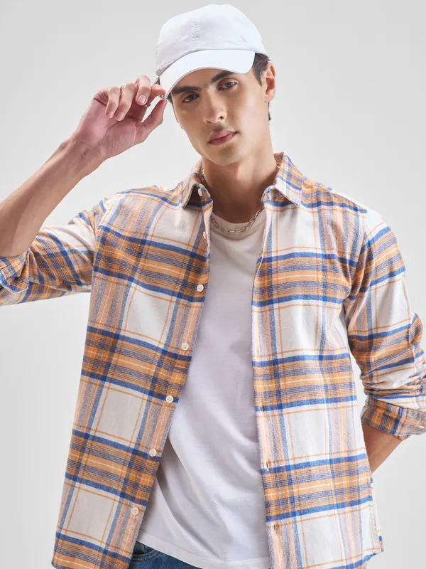 Highlander Men Cream Checked Slim Fit Casual Shirt