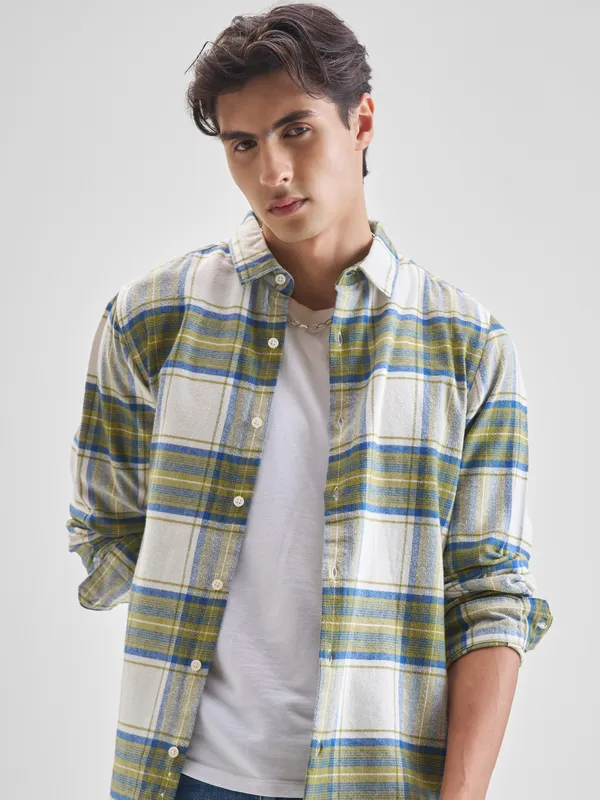 Highlander Men Cream Checked Slim Fit Casual Shirt