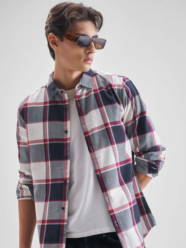 Highlander Men Cream Checked Slim Fit Casual Shirt