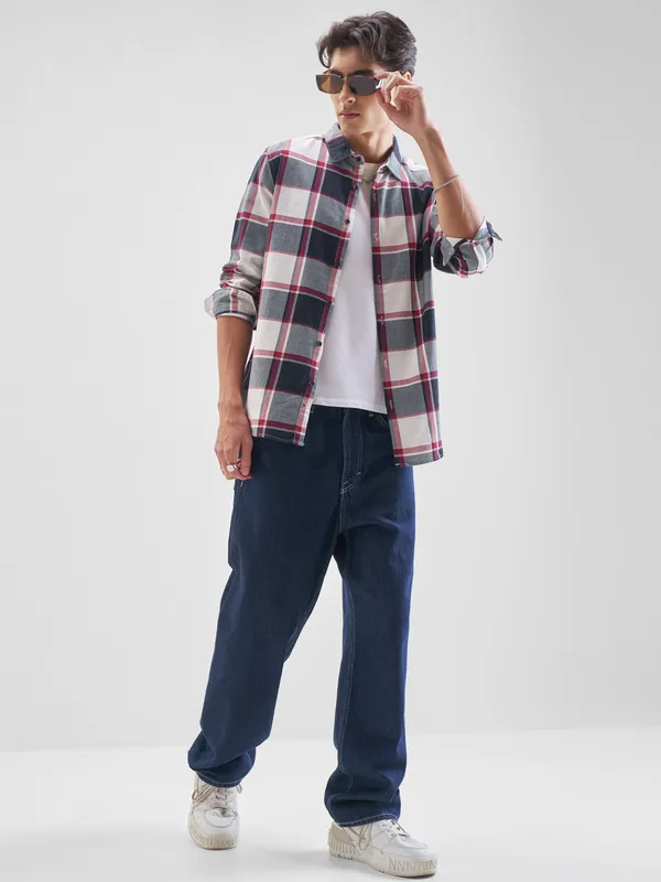 Highlander Men Cream Checked Slim Fit Casual Shirt