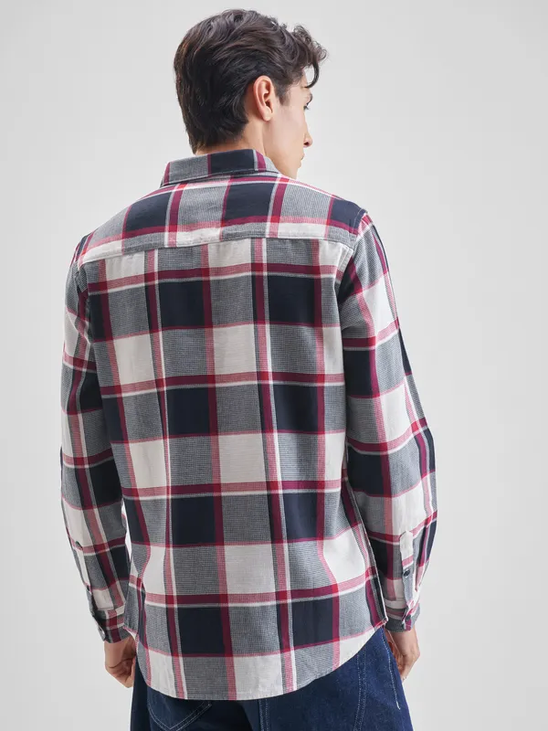 Highlander Men Cream Checked Slim Fit Casual Shirt