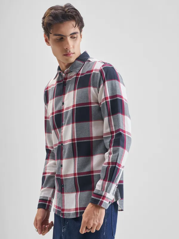 Highlander Men Cream Checked Slim Fit Casual Shirt