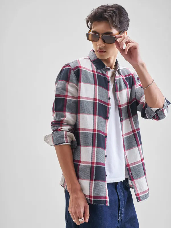 Highlander Men Cream Checked Slim Fit Casual Shirt