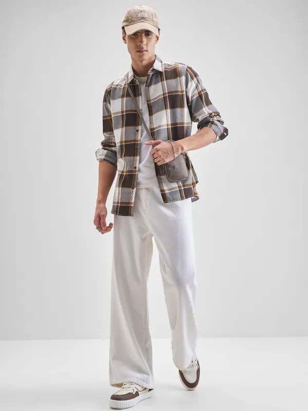 Highlander Men Cream Checked Slim Fit Casual Shirt