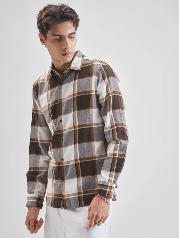 Highlander Men Cream Checked Slim Fit Casual Shirt