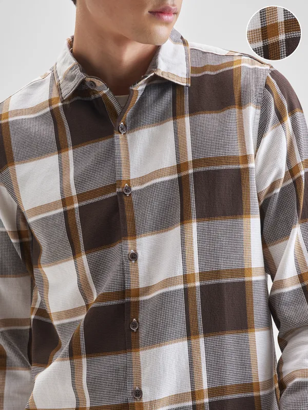 Highlander Men Cream Checked Slim Fit Casual Shirt