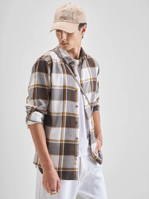 Highlander Men Cream Checked Slim Fit Casual Shirt