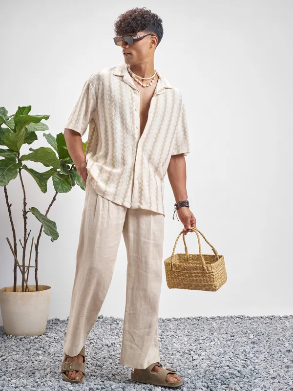 Highlander Men Cream Self Design Relaxed Fit Casual Shirt