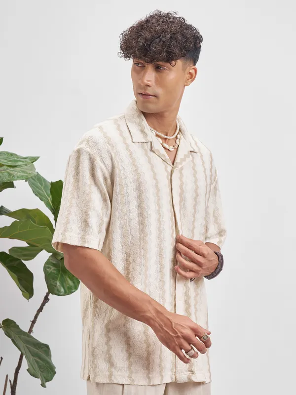 Highlander Men Cream Self Design Relaxed Fit Casual Shirt