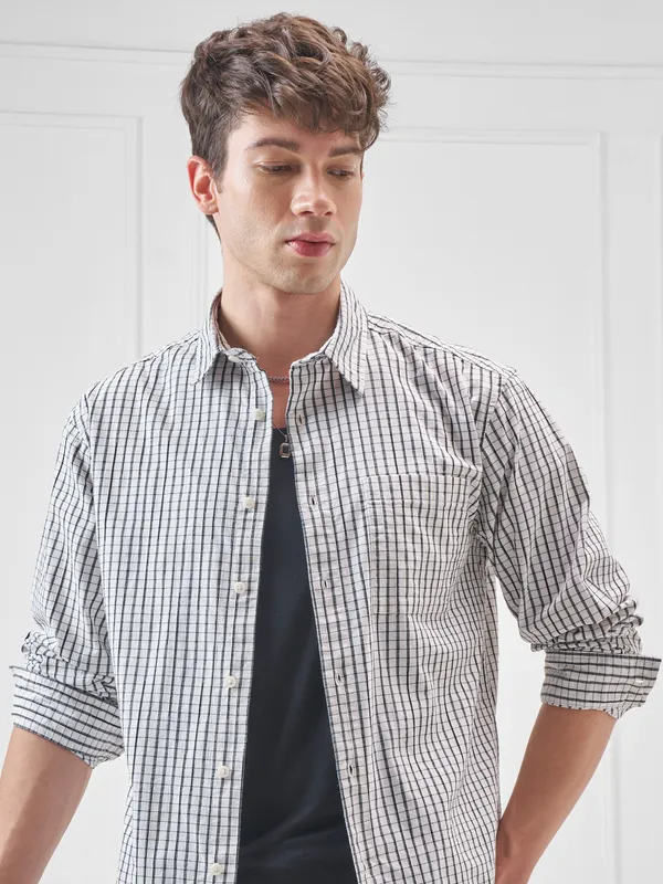 Highlander Men White Checked Relaxed Fit Casual Shirt