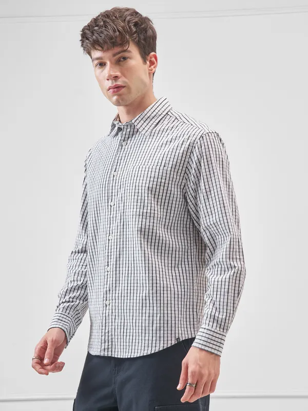 Highlander Men White Checked Relaxed Fit Casual Shirt