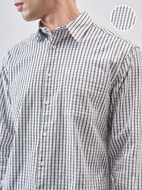 Highlander Men White Checked Relaxed Fit Casual Shirt
